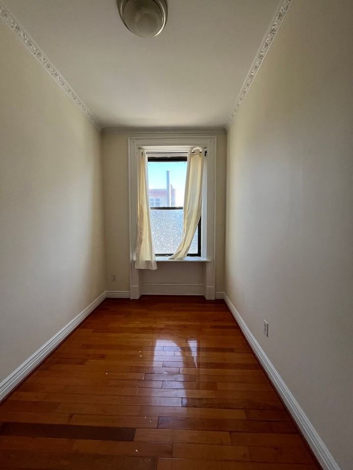 1216 S Broad St - Photo 5 of 12