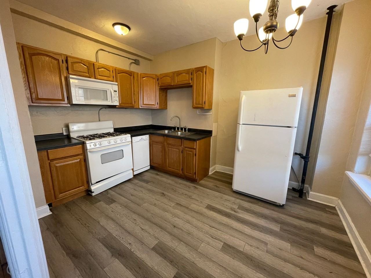 Llanhurst Apartments - Photo 4 of 9