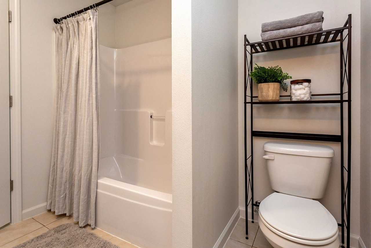 2515 E 37th St - Photo 3 of 14