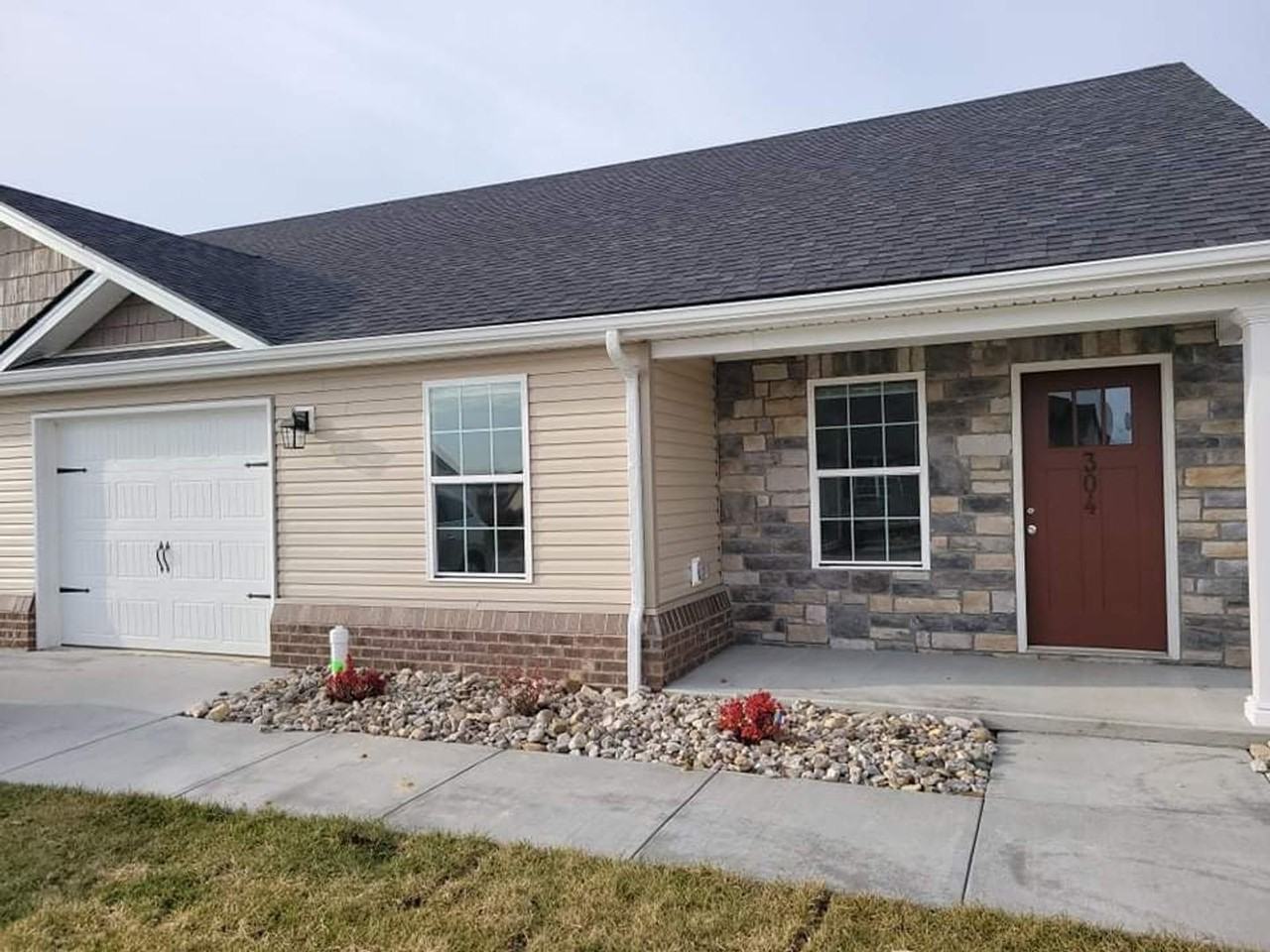 304/306 Prescott Lane - Photo 2 of 17