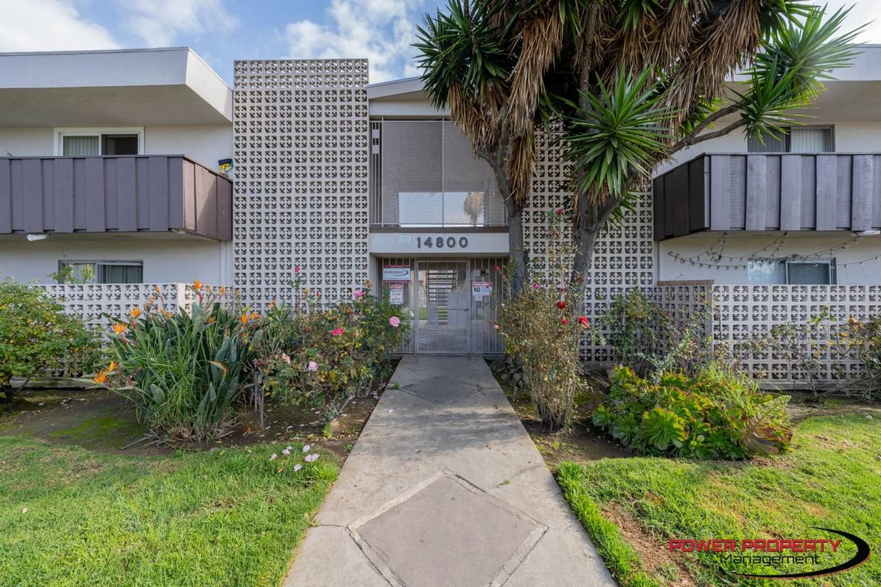 14800 S. Berendo - Photo 2 of 5