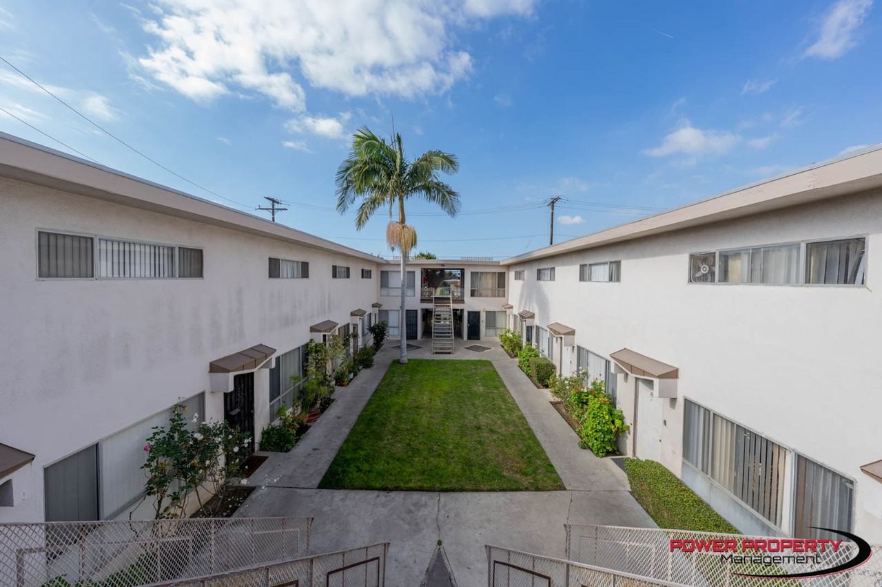14800 S. Berendo - Photo 4 of 5