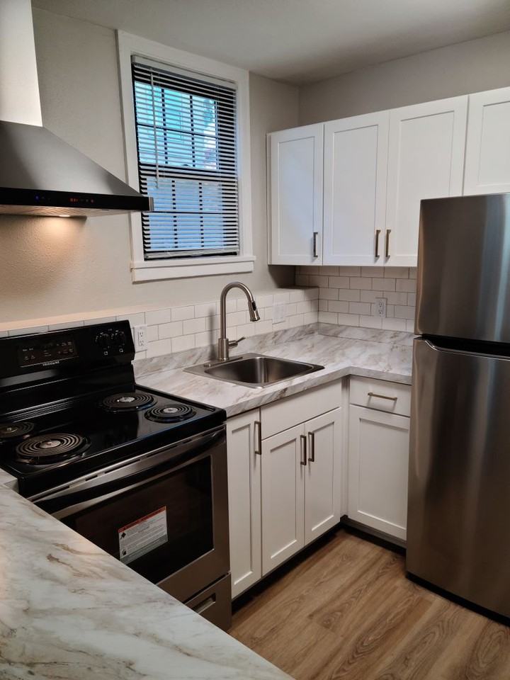 826 Lakeside - Photo 2 of 50