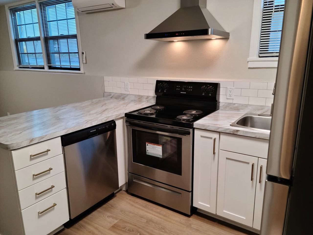 826 Lakeside - Photo 4 of 17