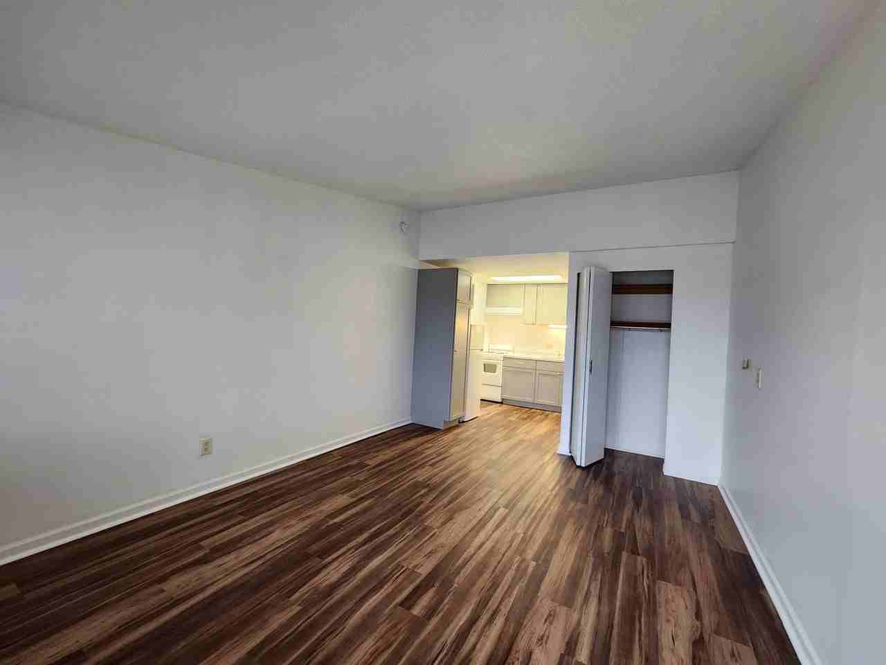 Winthrop Court - Photo 2 of 8