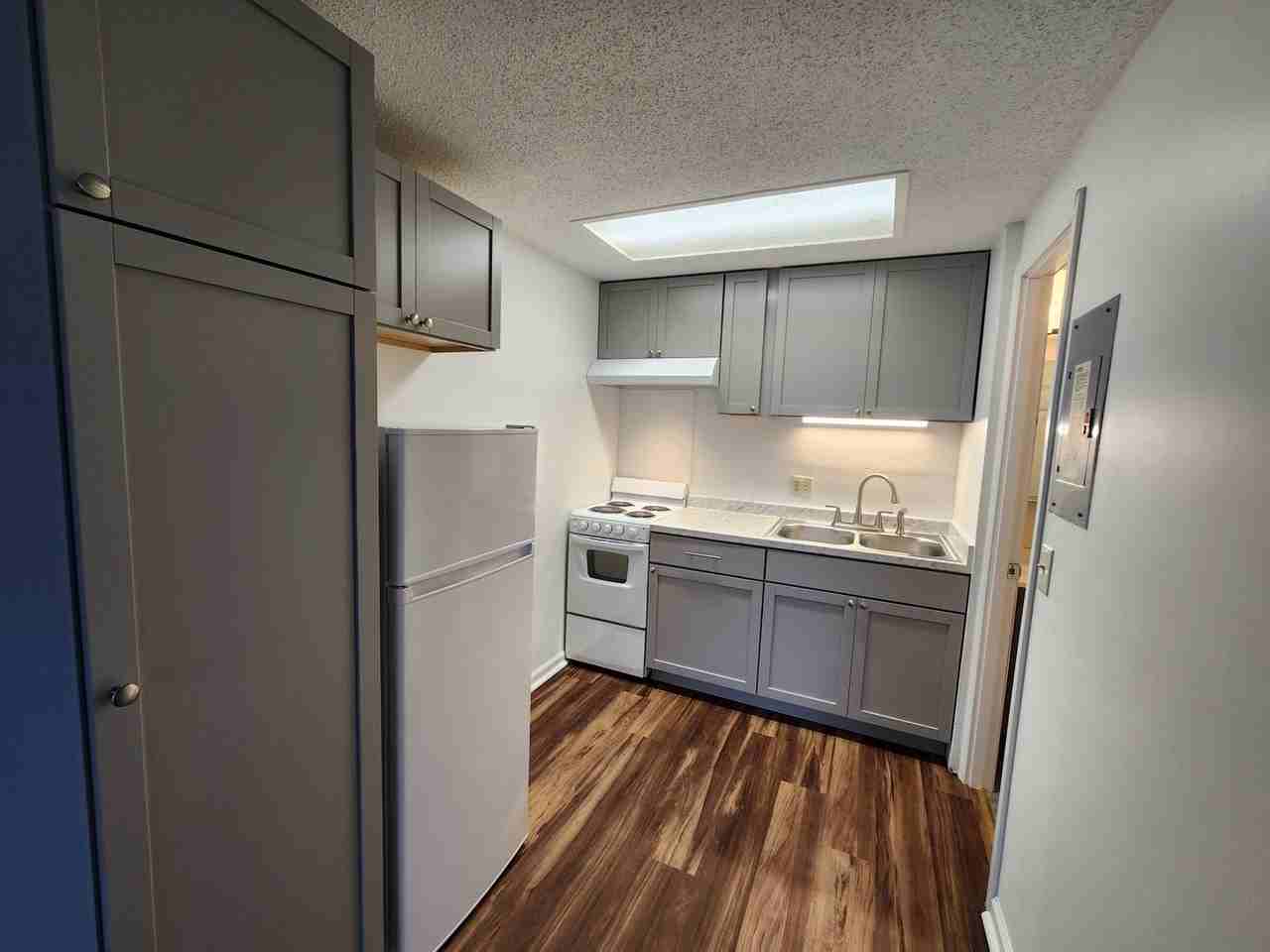 Winthrop Court - Photo 3 of 8