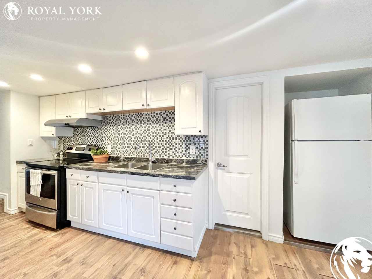 212 Burlington Street East, Hamilton, Ontario L8L 4H1 - Photo 2 of 18