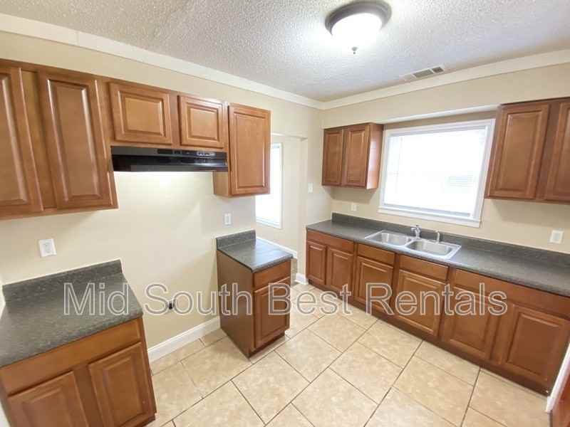3216 Hardin Ave - Photo 3 of 7