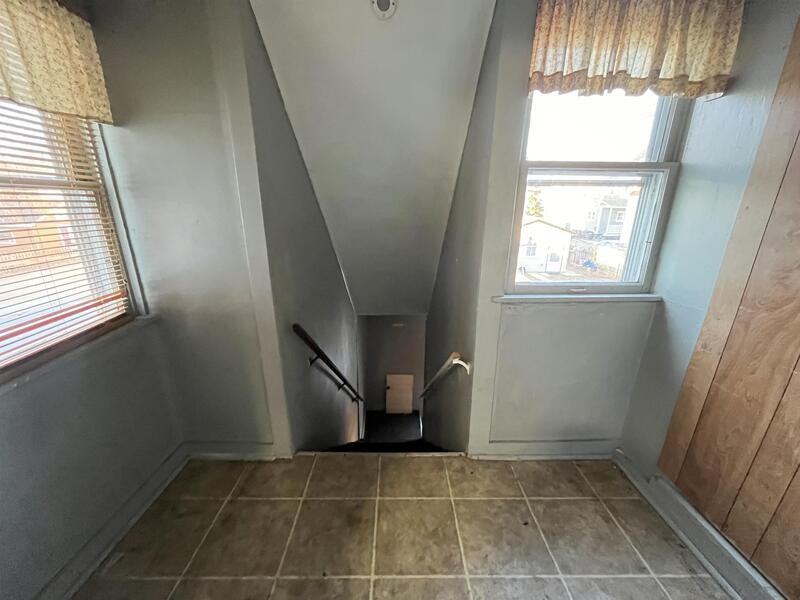 924 922/924 Erie Ave - Photo 4 of 13