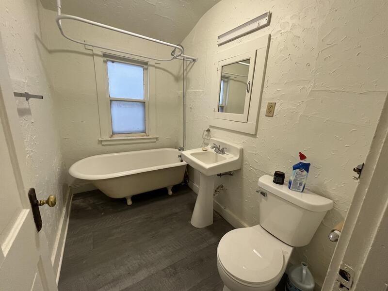 924 922/924 Erie Ave - Photo 7 of 13
