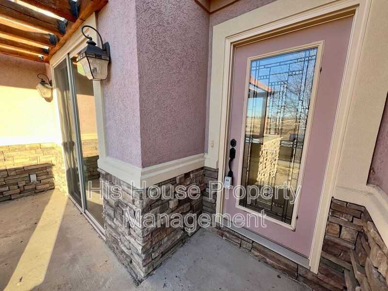 5807 Zinfandel St - Photo 3 of 42