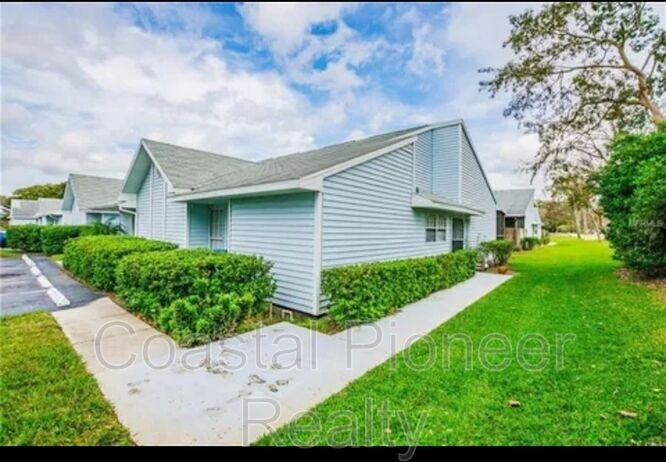 16101 Rambling Vine Dr E - Photo 2 of 22