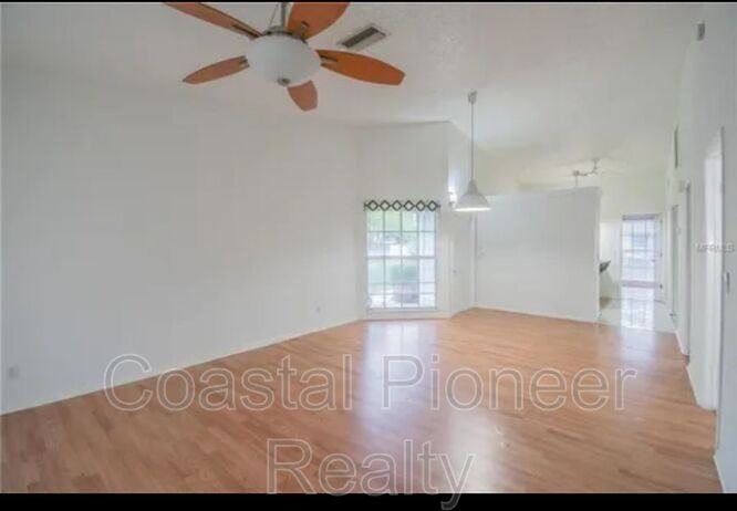 16101 Rambling Vine Dr E - Photo 4 of 22