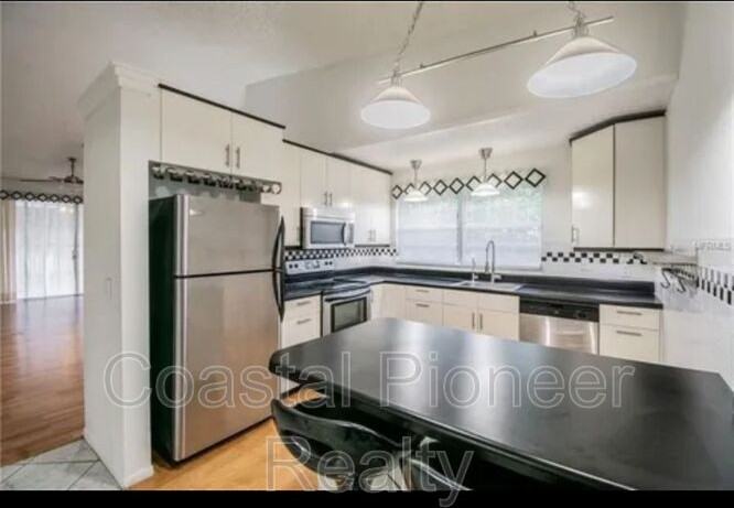 16101 Rambling Vine Dr E - Photo 5 of 22