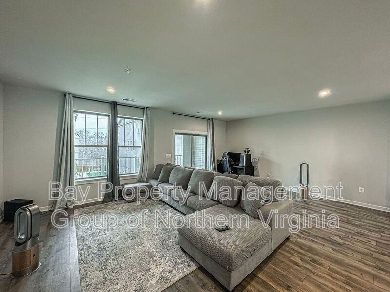 216B Park Central Ter - Photo 2 of 33