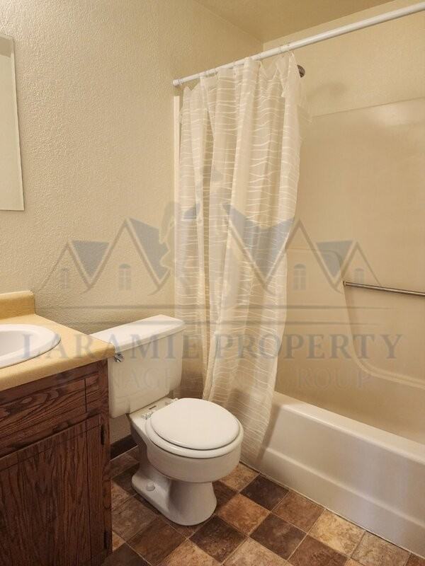 1725 Fetterman Dr #B - Photo 6 of 14