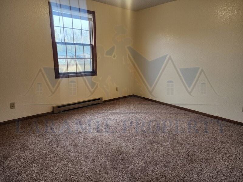1725 Fetterman Dr #B - Photo 7 of 14