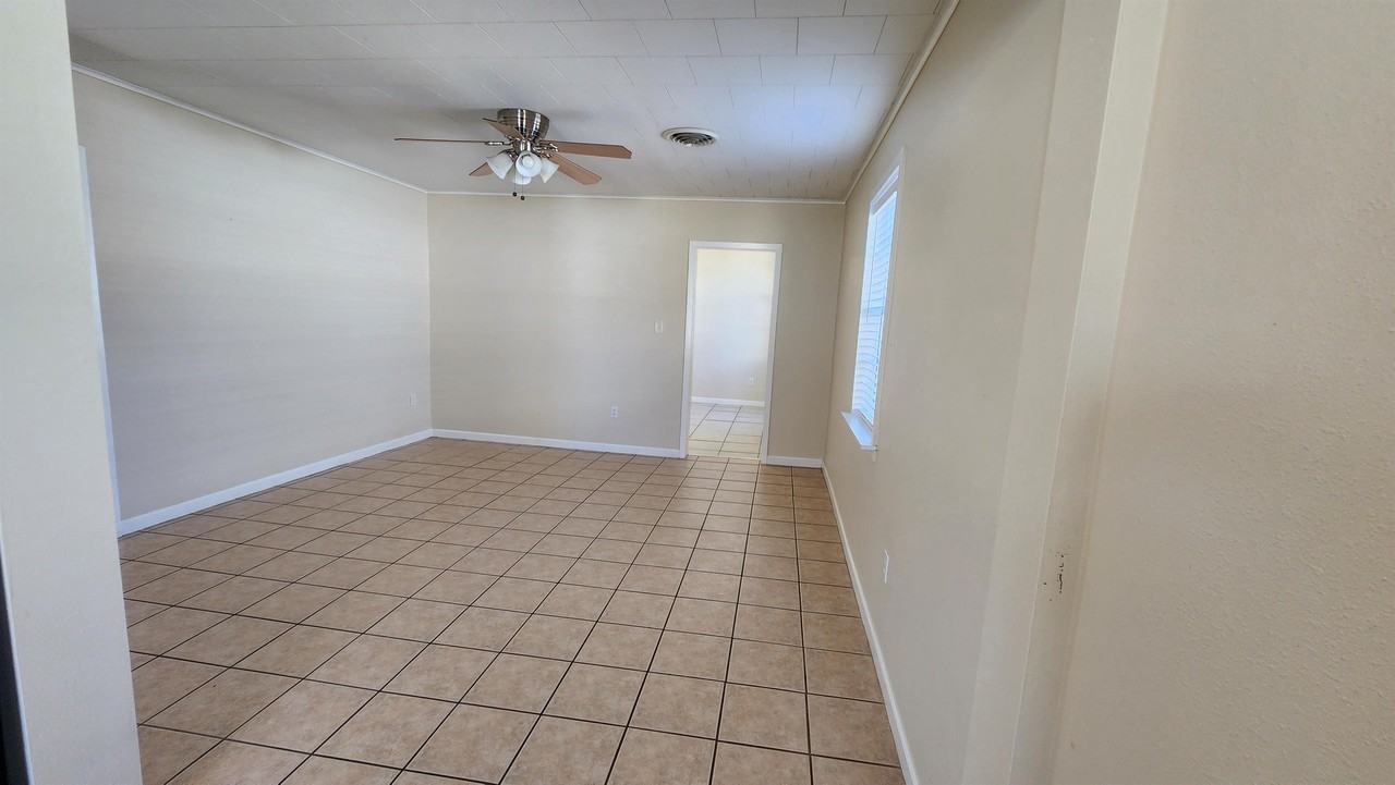 541 Angela Street - Photo 3 of 8