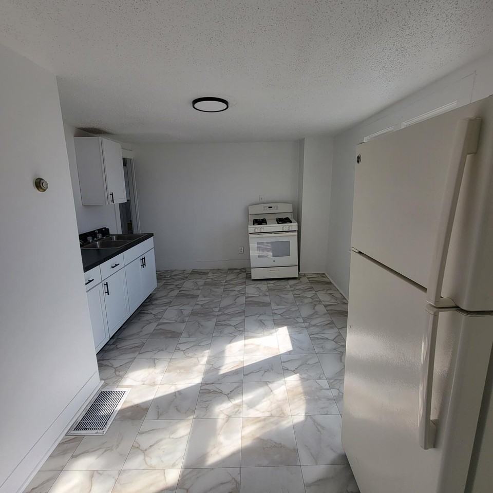 63 1/2 East Stevens Street - Photo 3 of 10