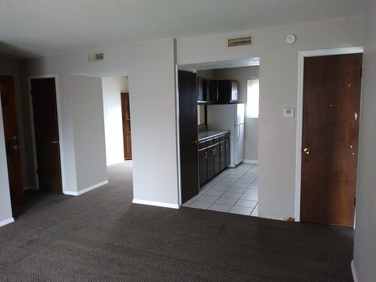 320 E State St #7 - Photo 3 of 7