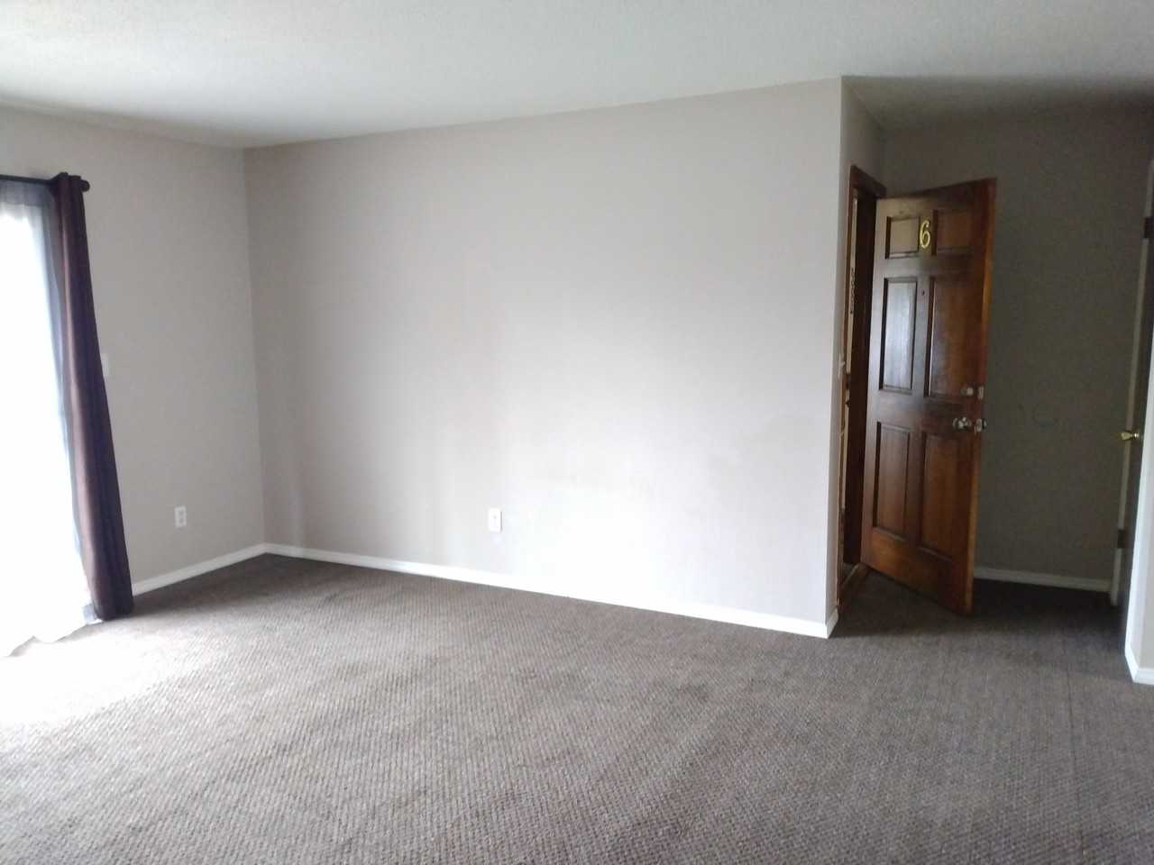 320 E State St #7 - Photo 2 of 7