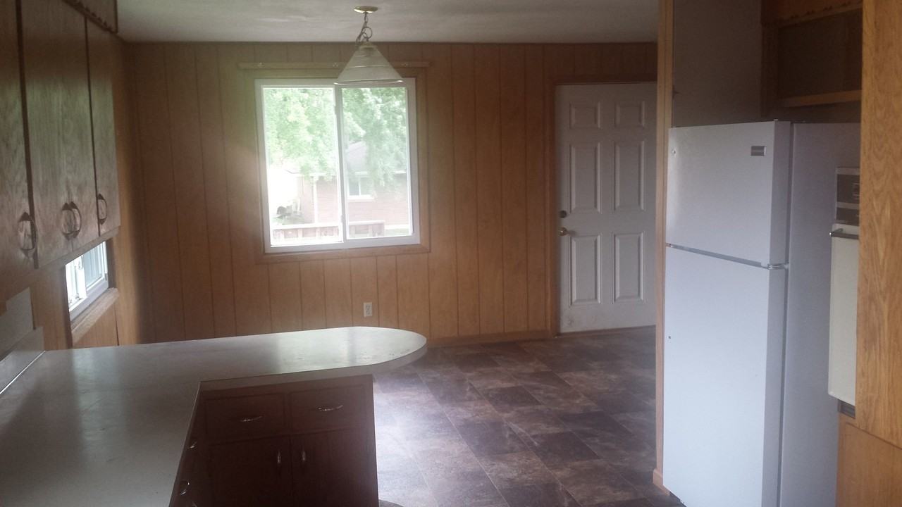 1028 6th Ave S - Photo 2 of 11