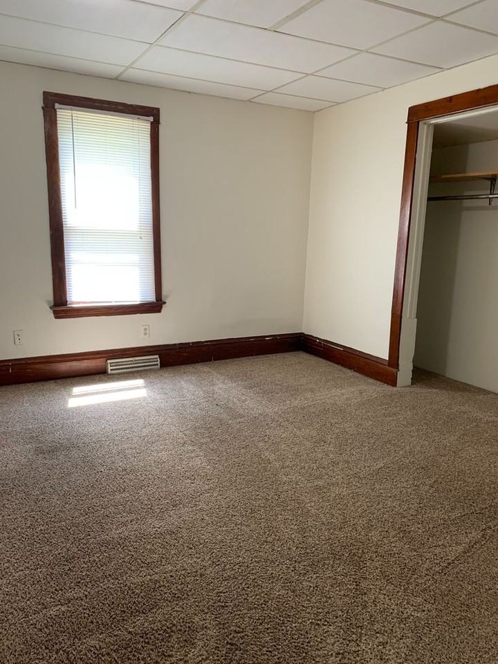 710 6th Ave S - Photo 5 of 11
