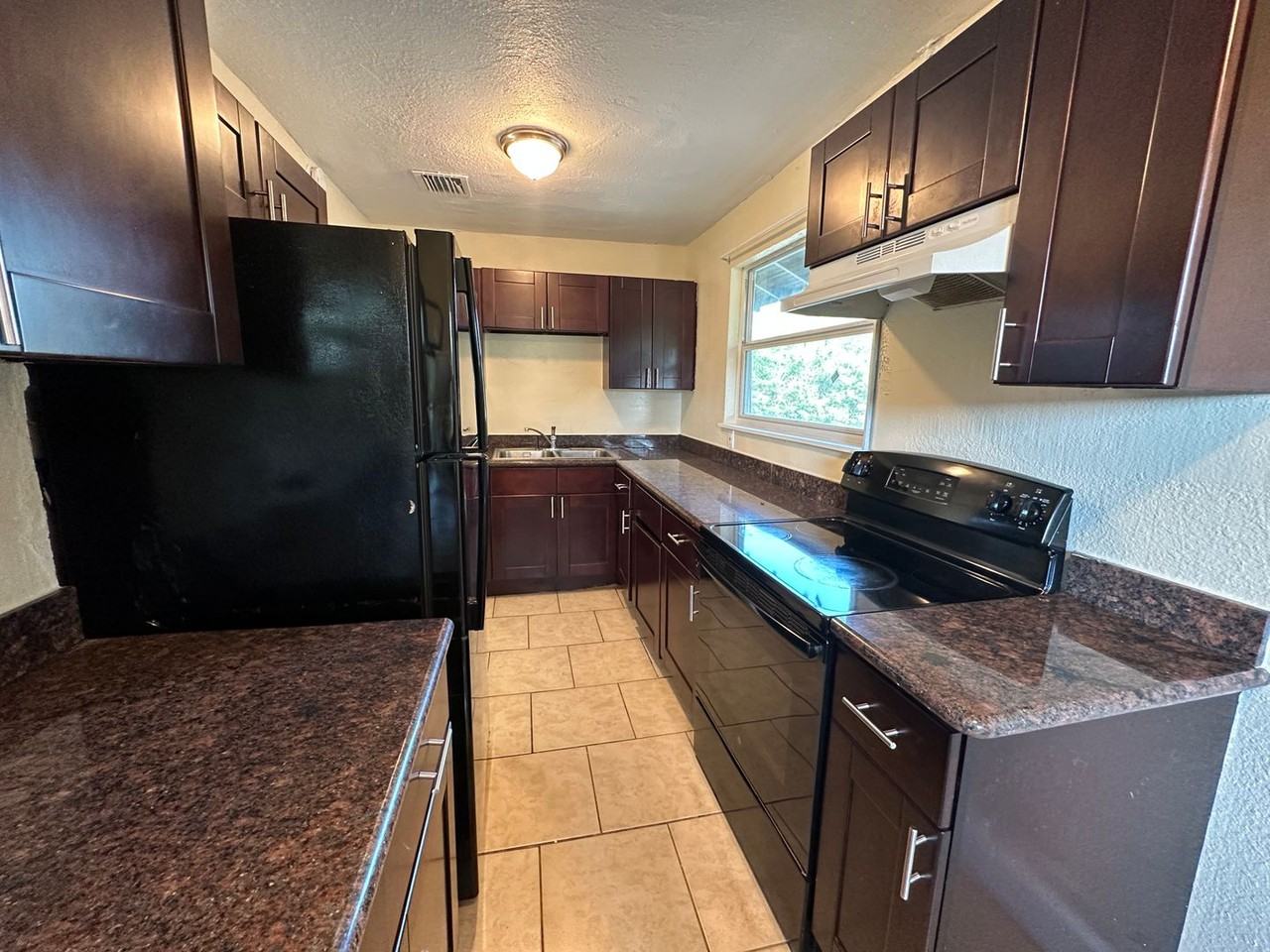 1314 12th Ave S - Photo 4 of 18