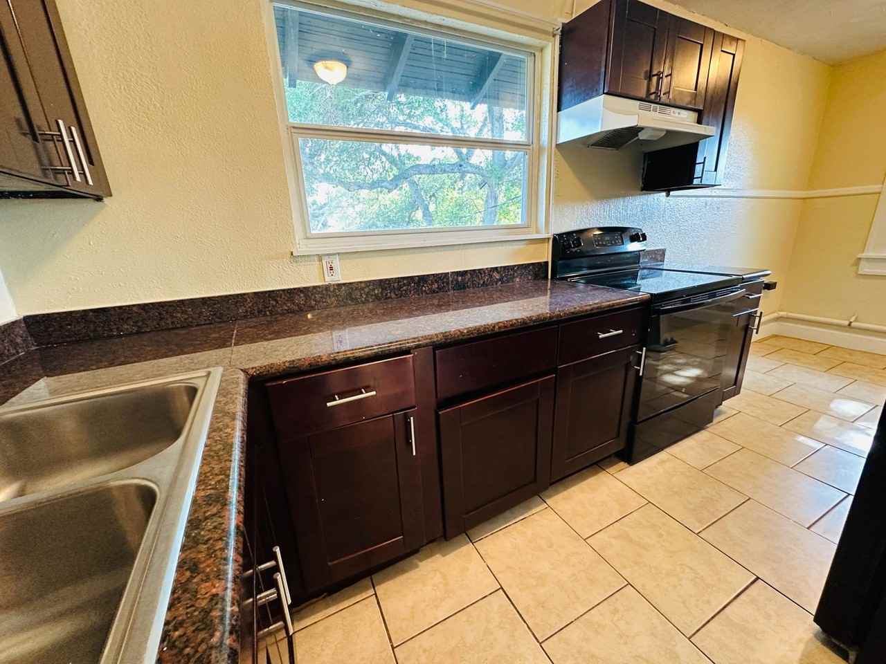 1314 12th Ave S - Photo 5 of 18