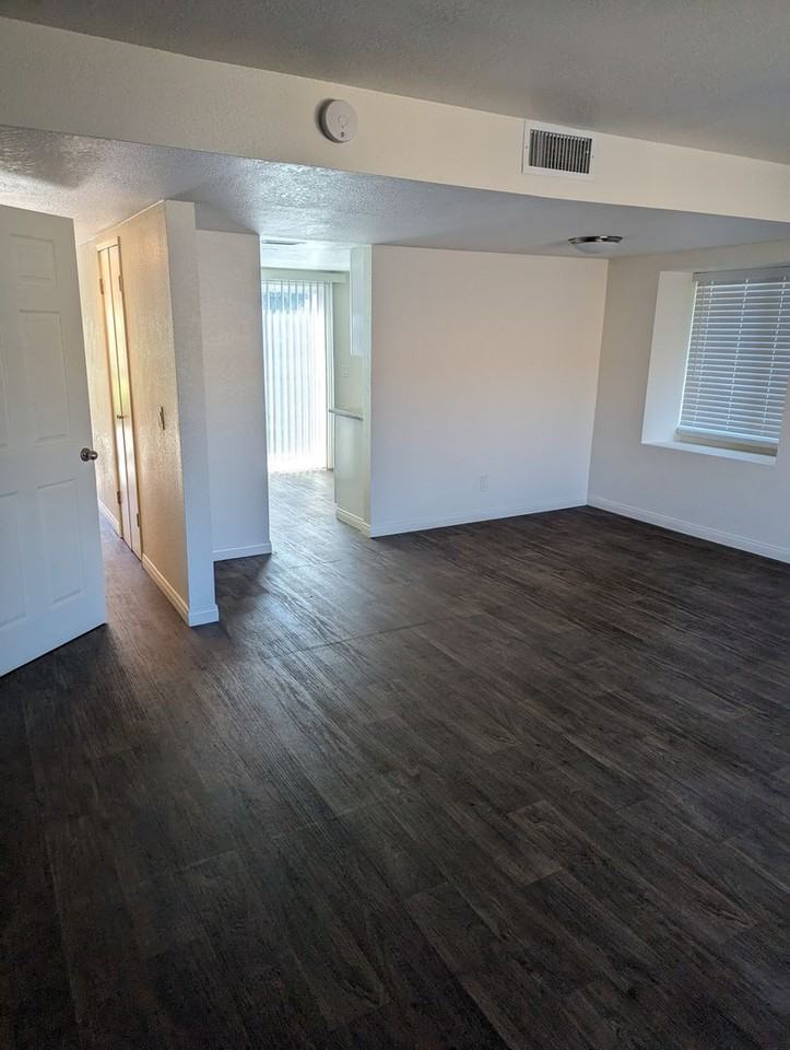 1561 Stone Edge Cir - Photo 3 of 13