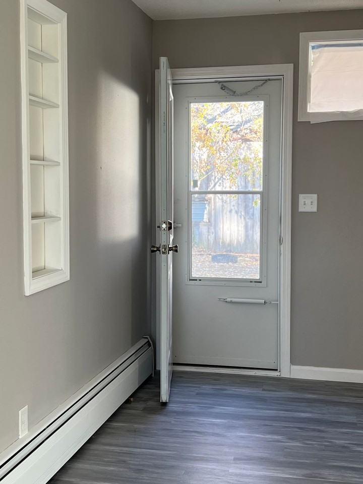 304 S 2nd St - Photo 7 of 9