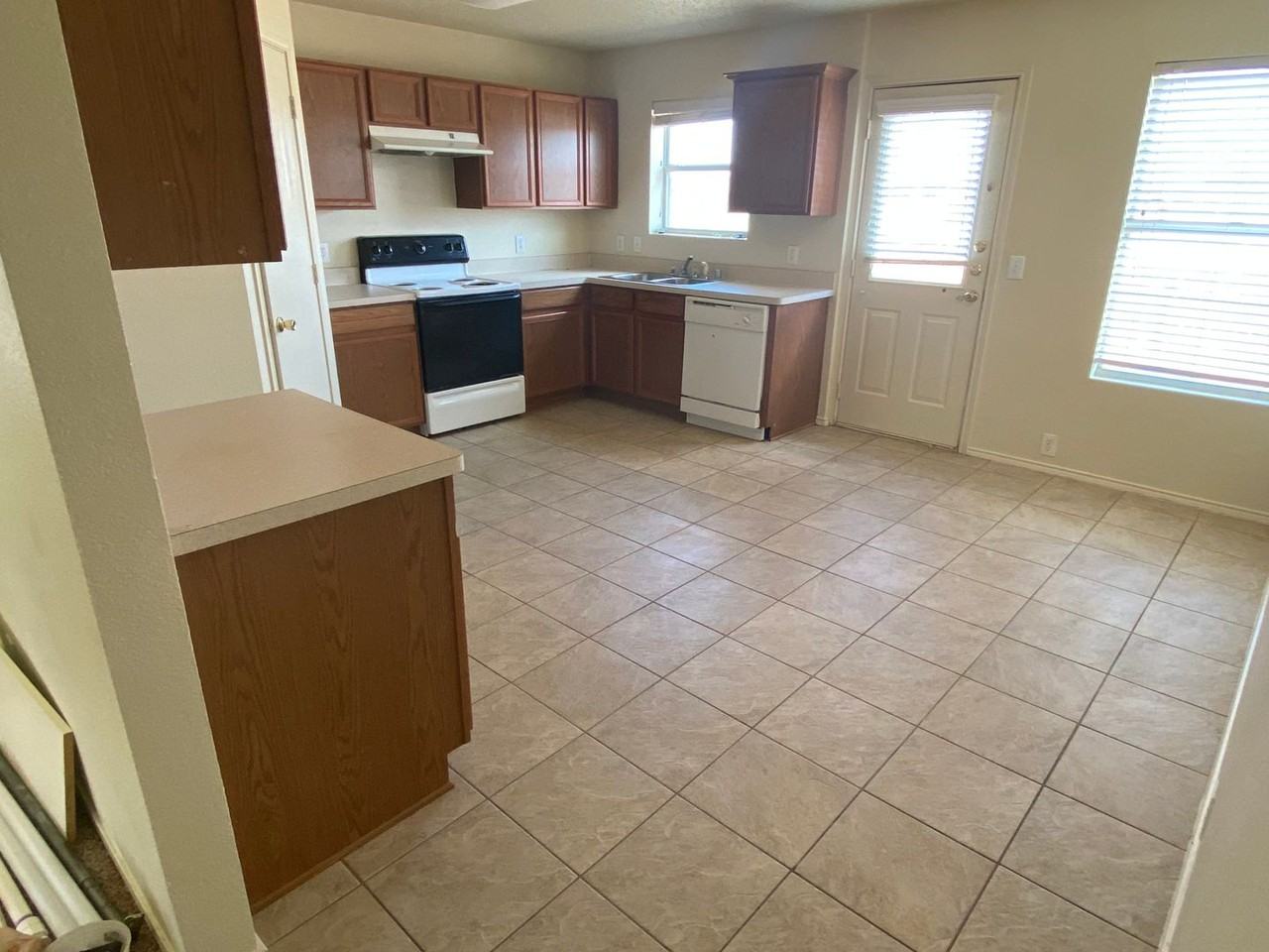 4505 Merlot Dr - Photo 4 of 16