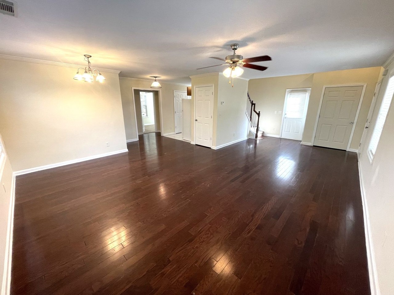 112 Pineview Ct - Photo 3 of 15