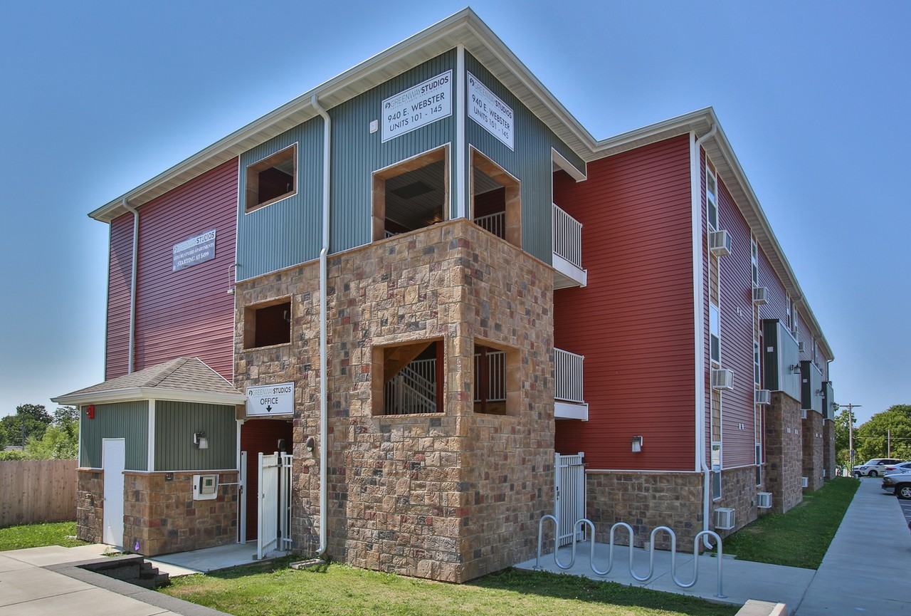 940 E Webster St - Photo 2 of 7