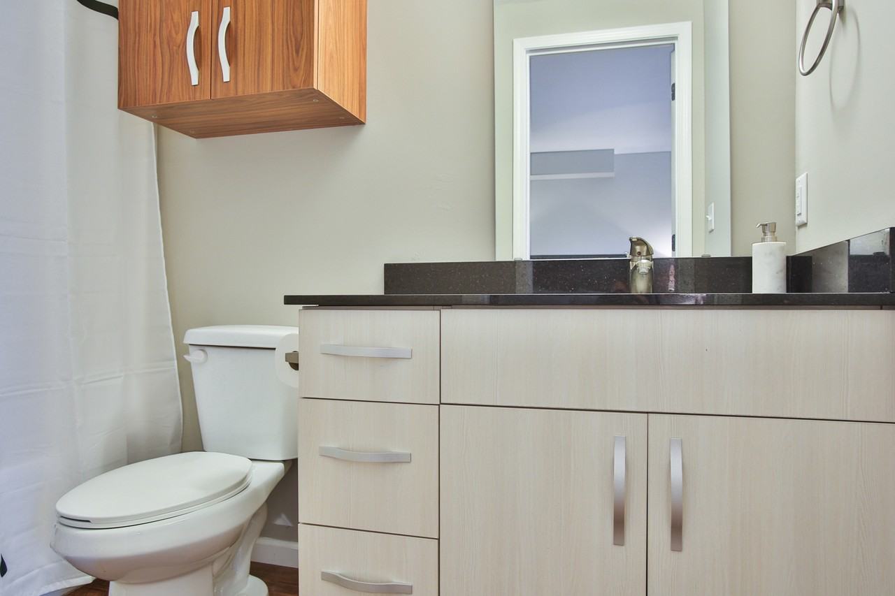 940 E Webster St - Photo 3 of 7