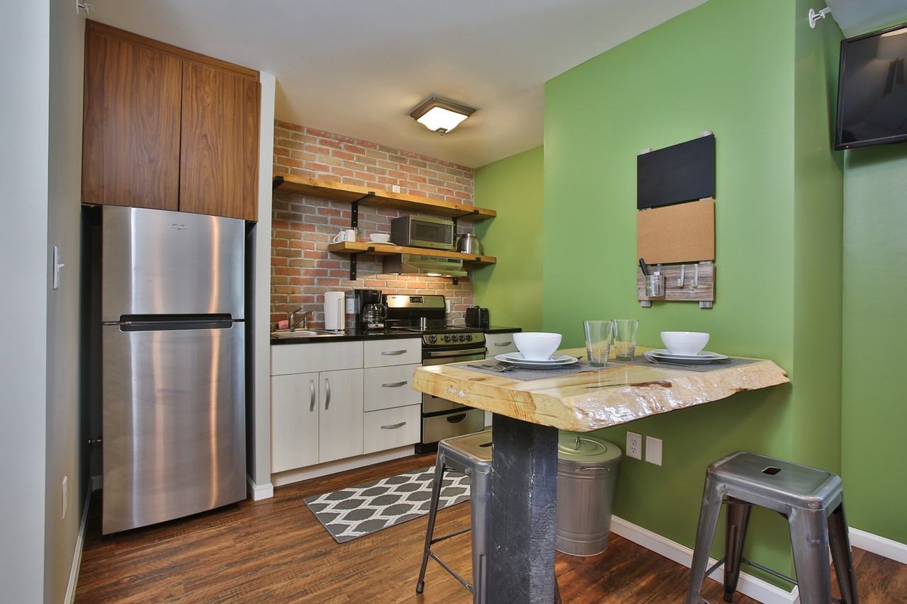 940 E Webster St - Photo 6 of 7