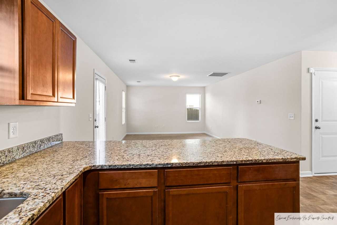 115 Hemphill Rd - Photo 7 of 30