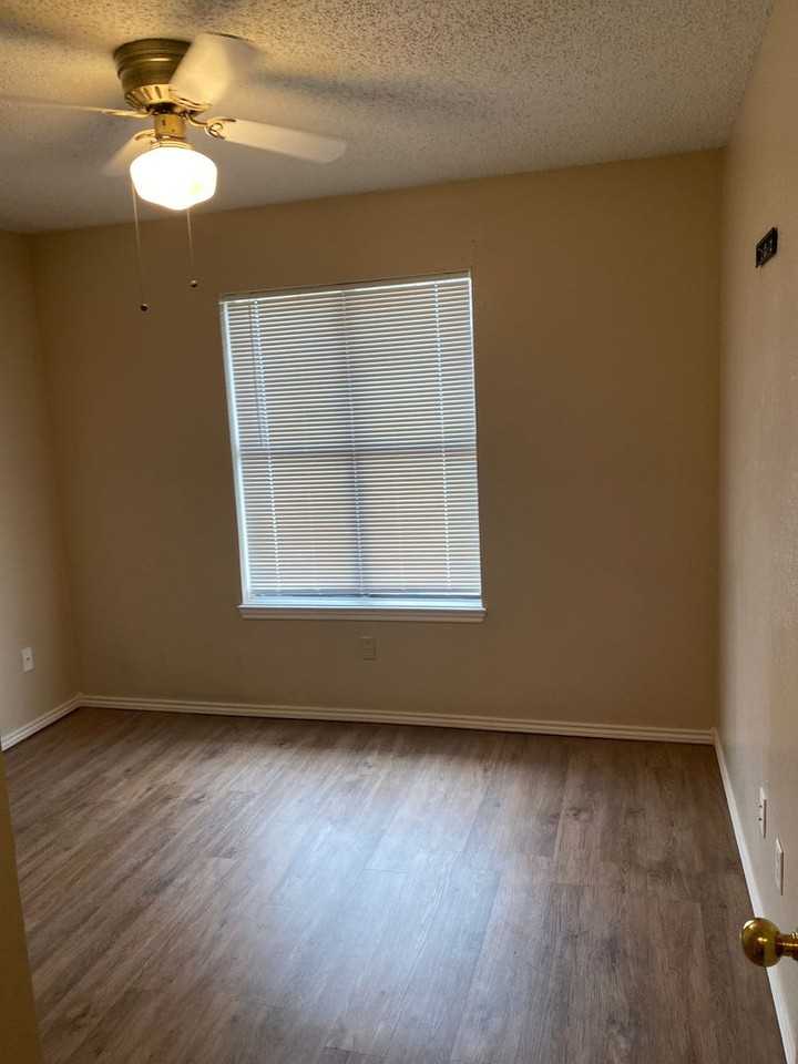 9303 Flint Ave - Photo 6 of 50