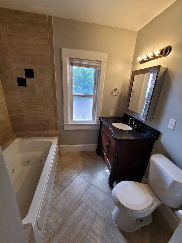 636 21st St - Photo 4 of 21