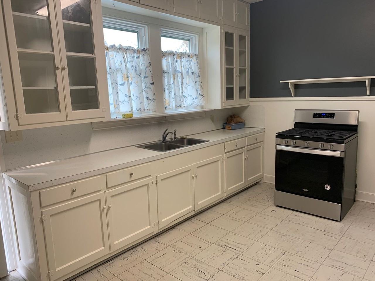 370 Marion Dr - Photo 2 of 17