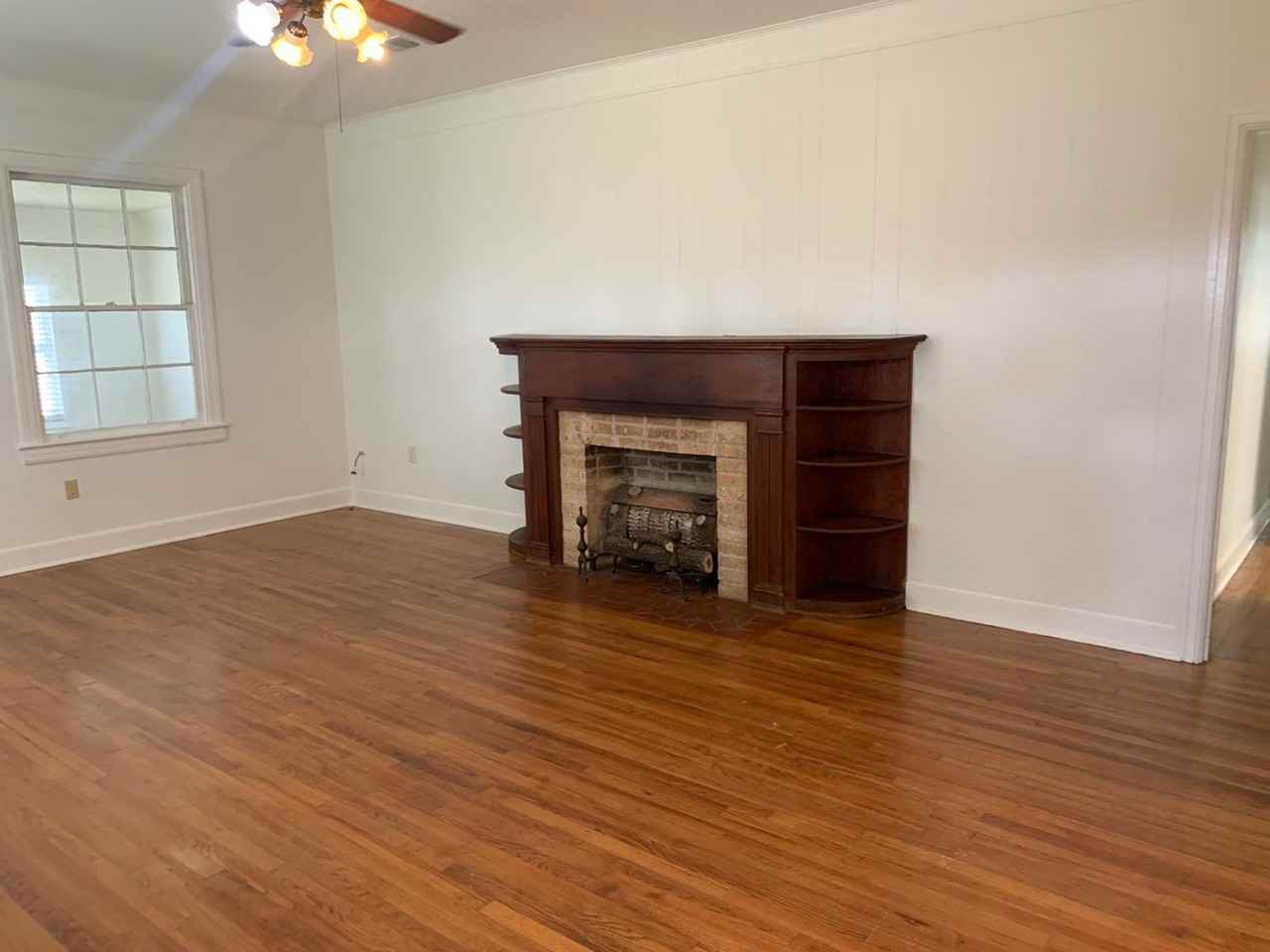 370 Marion Dr - Photo 3 of 17