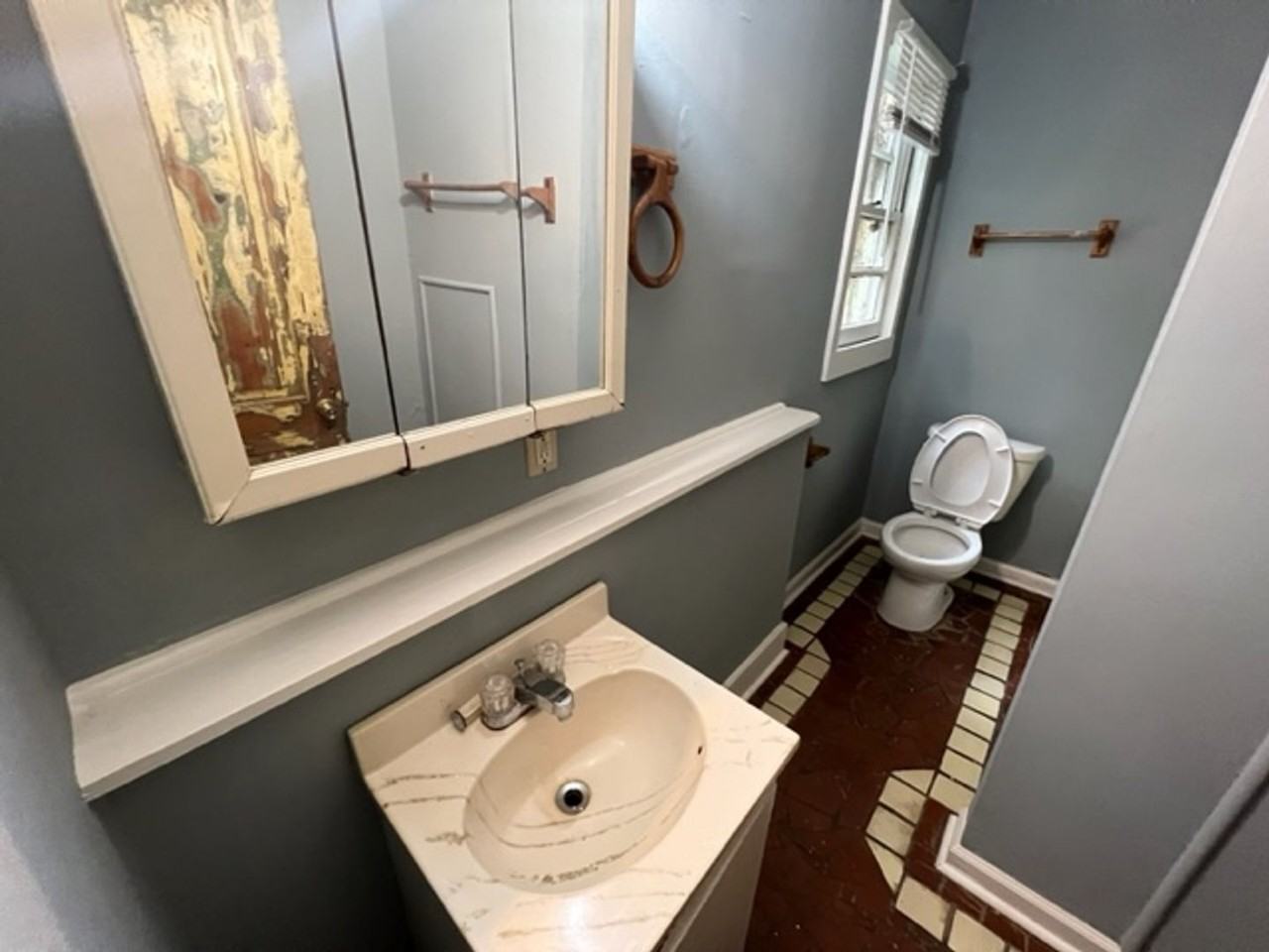 565 Nantahala Ave - Photo 7 of 9