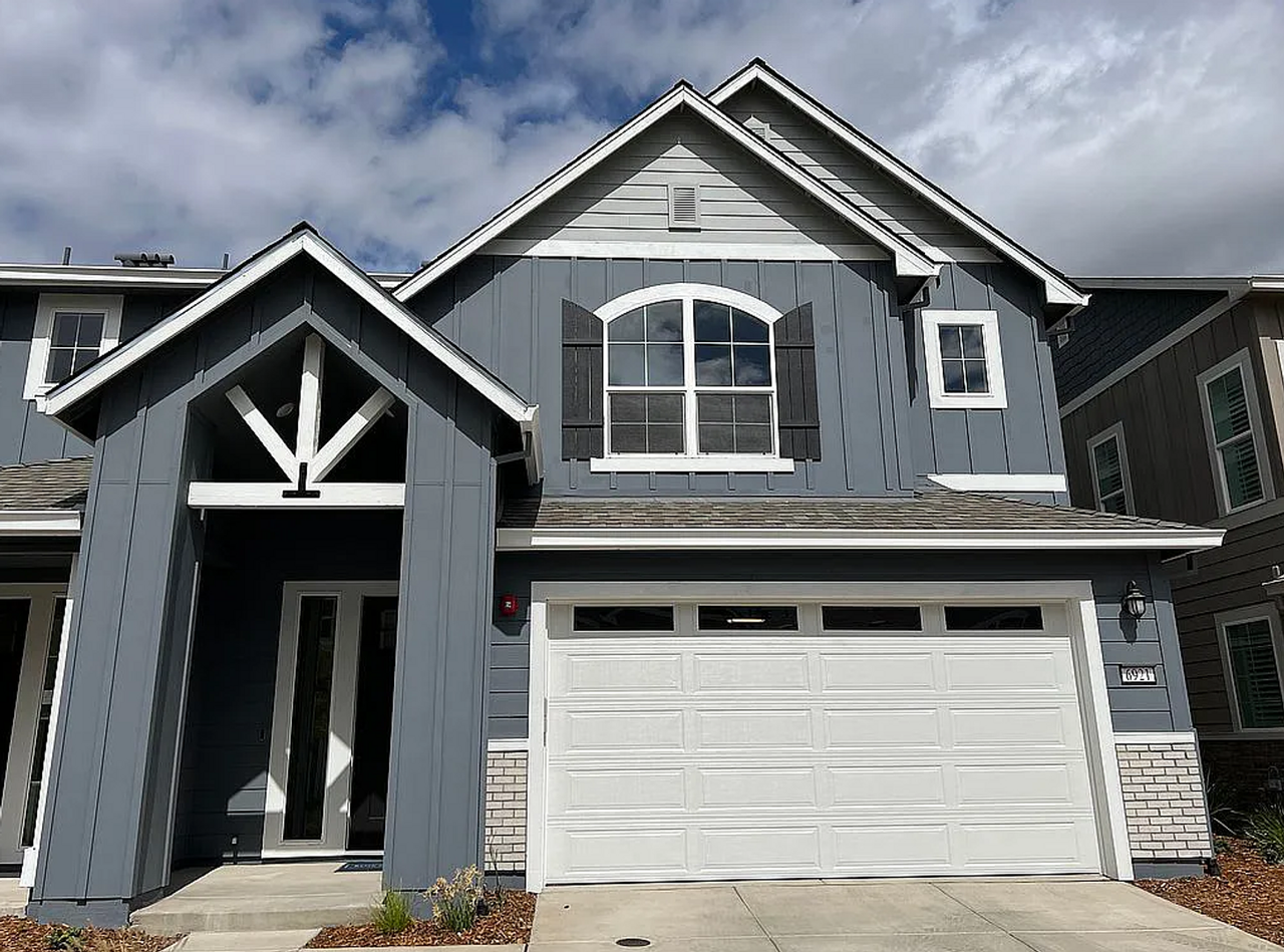 6921 Peak Way - Photo 2 of 29