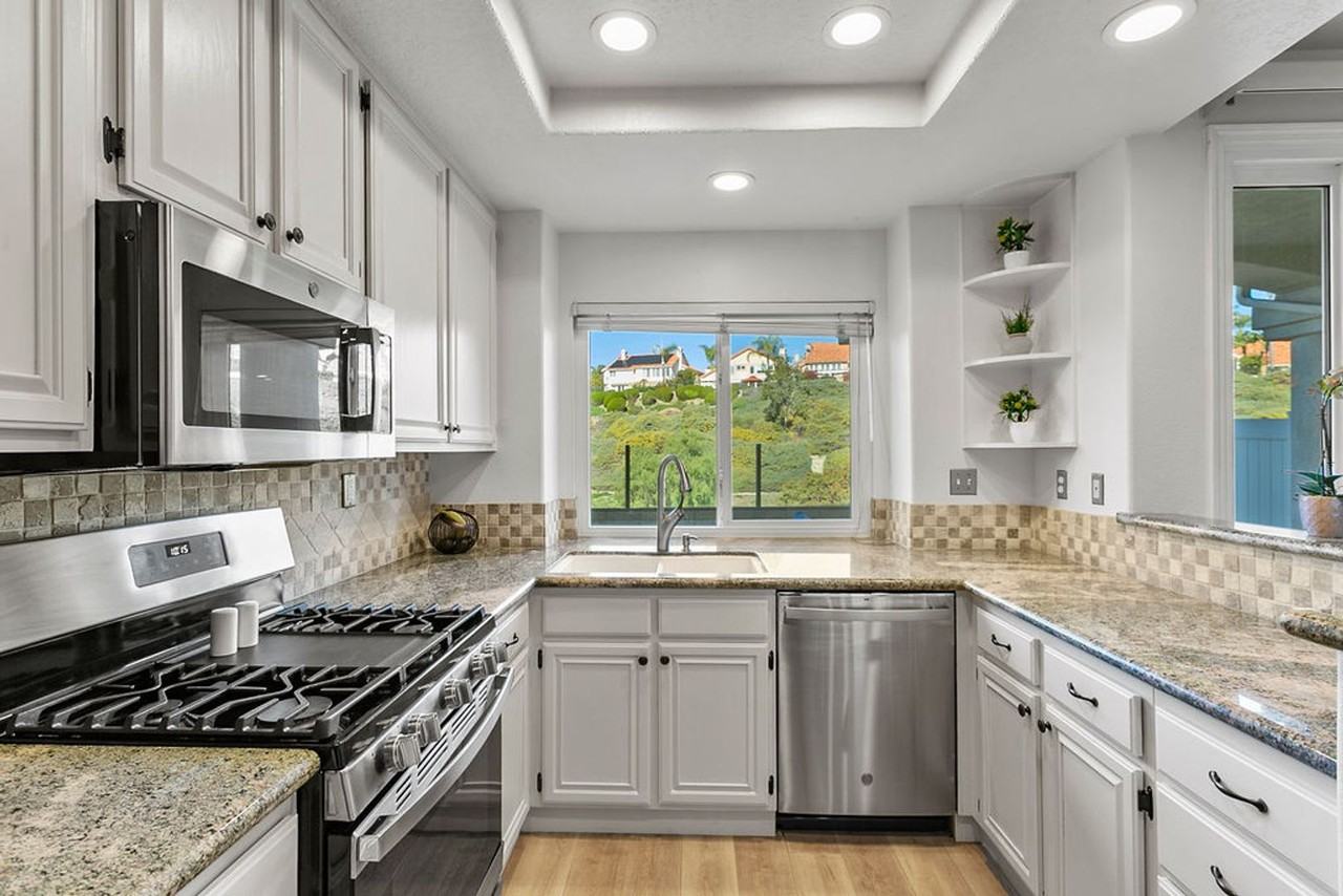 24523 El Sorrento - Photo 2 of 27