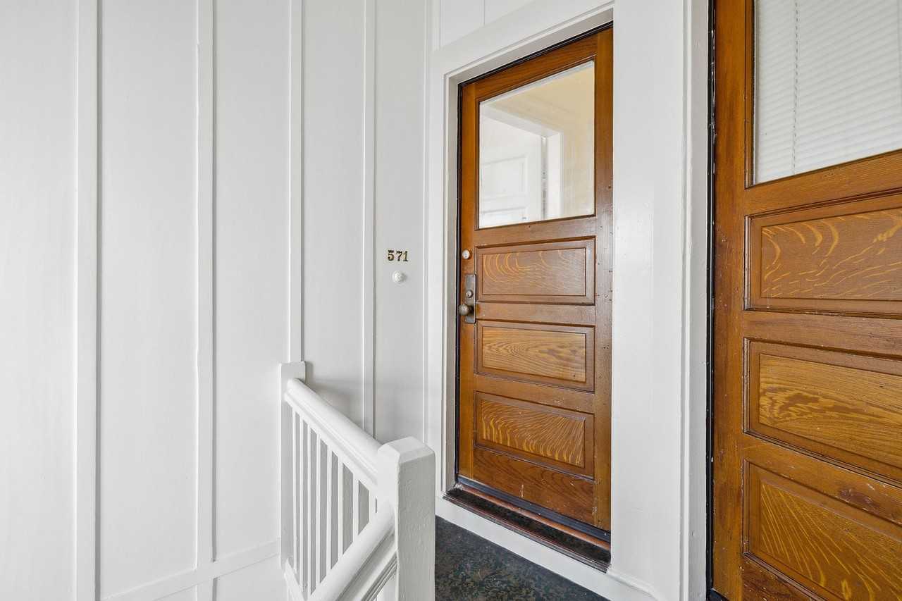 571 Union St - Photo 2 of 27