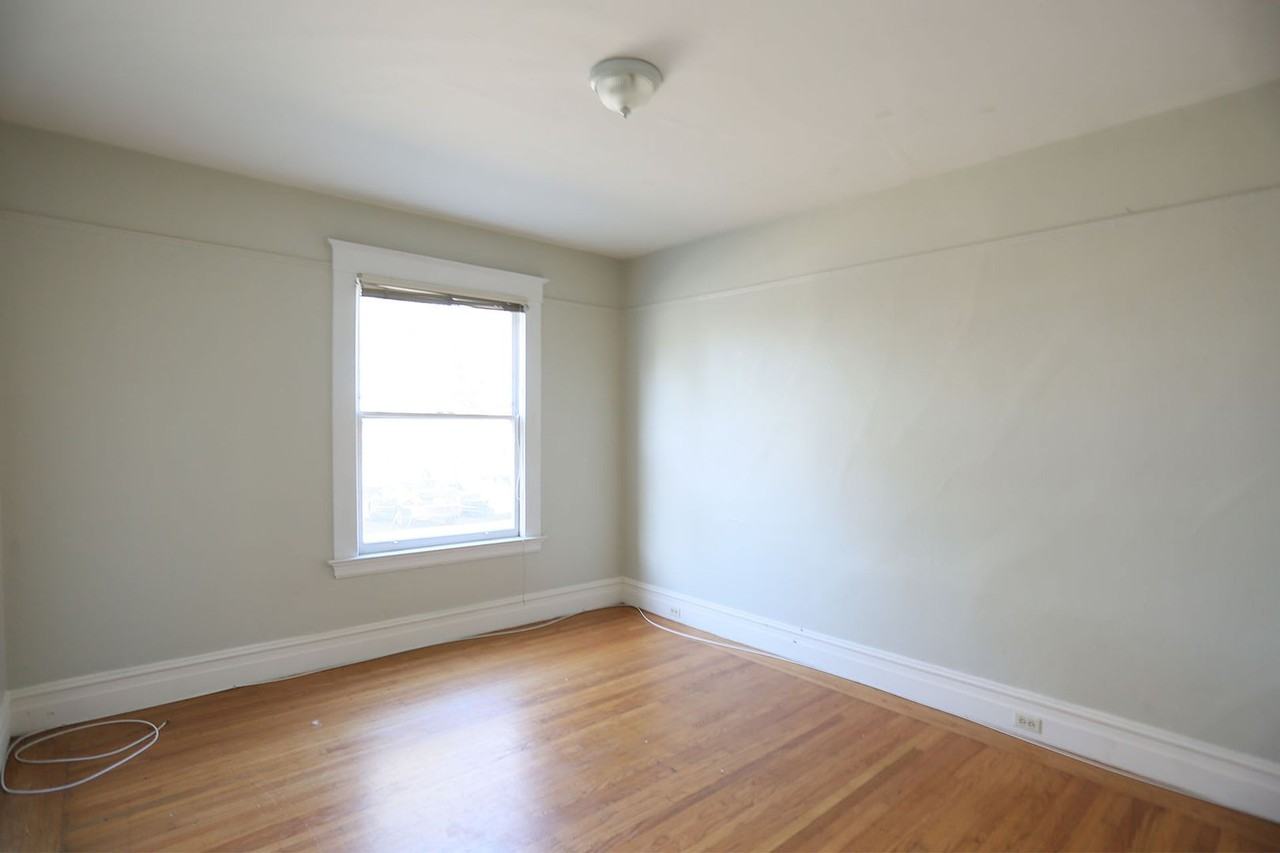 741 Greenwich St - Photo 3 of 11