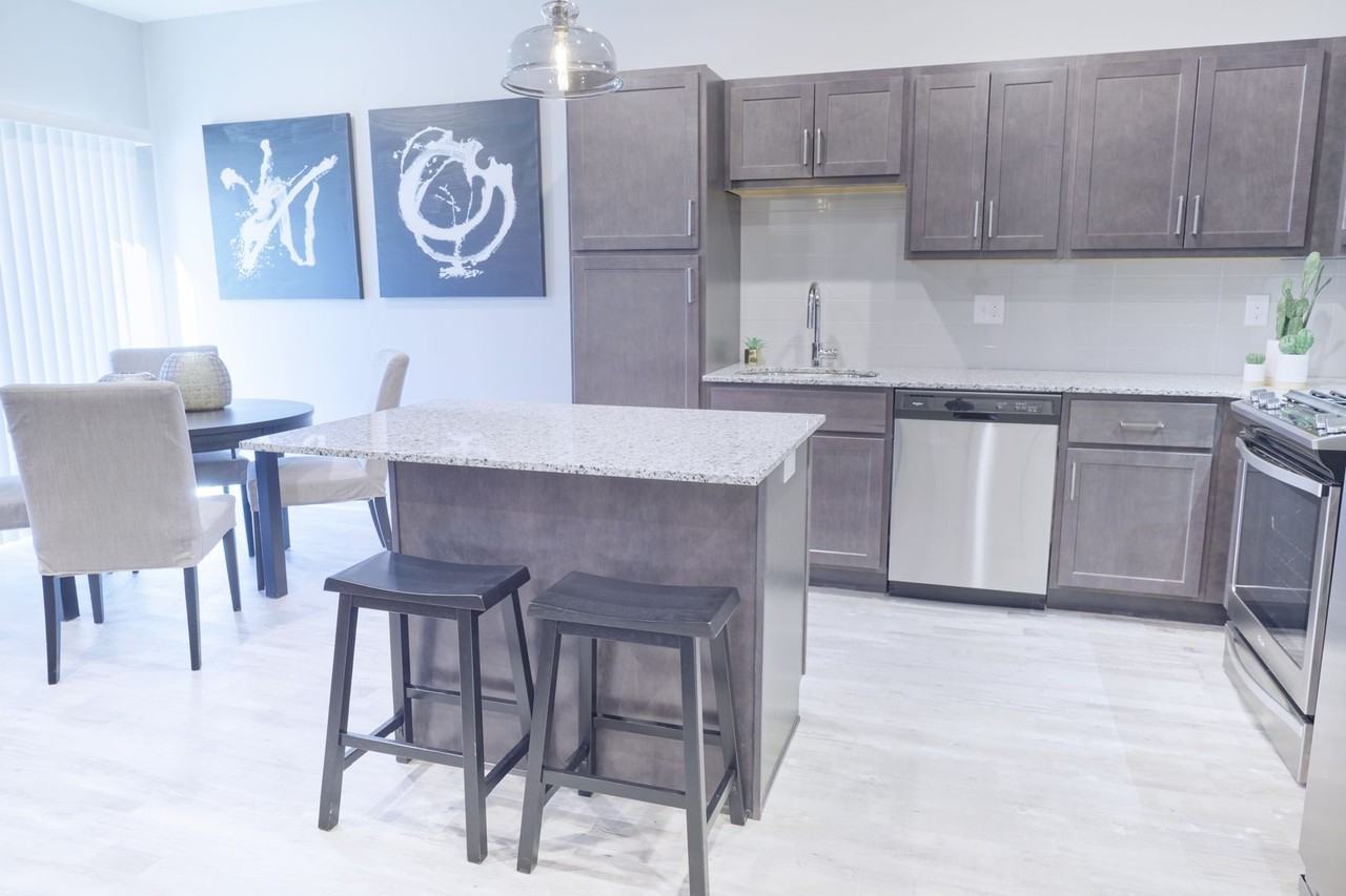 468 Somerset Dr Ne - Photo 3 of 18