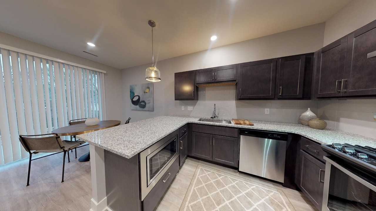 6113 Hanover Woods Dr - Photo 3 of 32