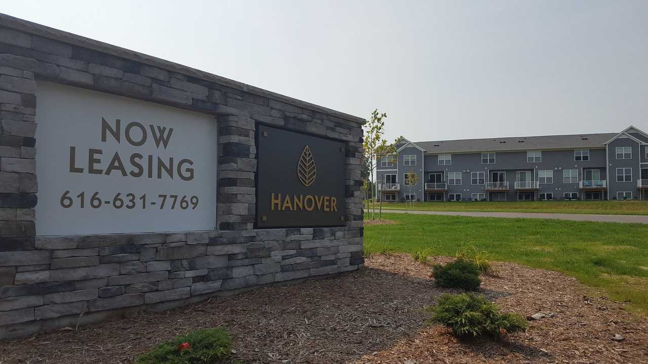 6113 Hanover Woods Dr - Photo 2 of 32