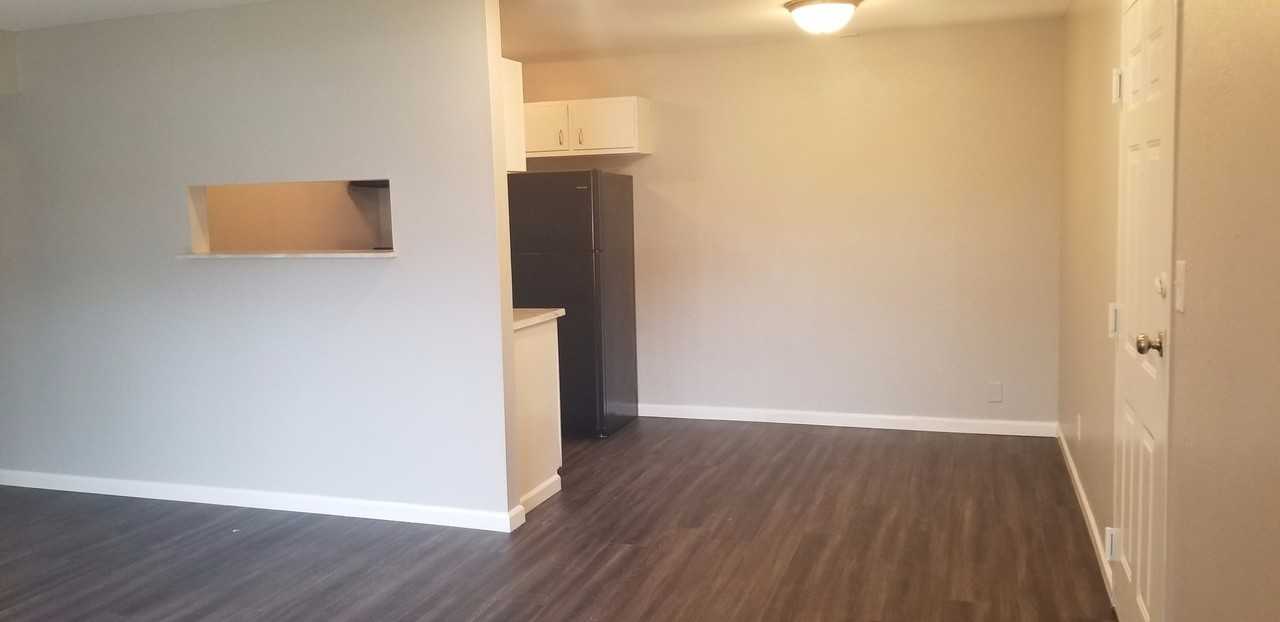 1010 E Elm St - Photo 3 of 12